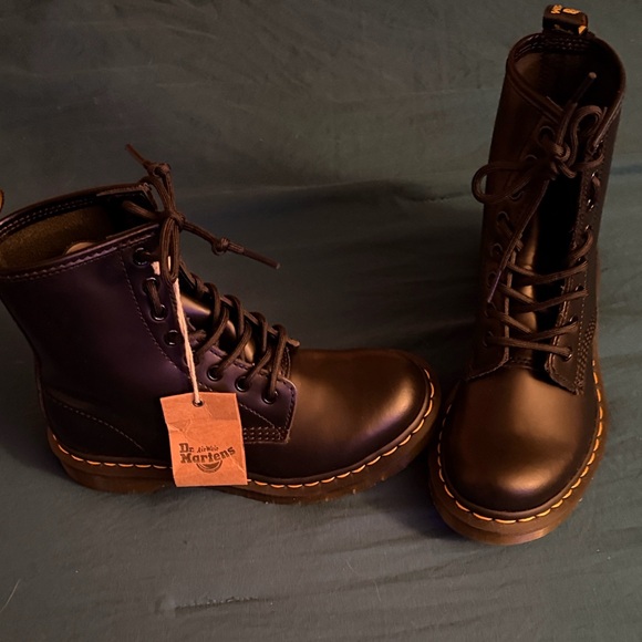 Dr. Martens 1460 Smooth Leather Lace Up Boots - Picture 4 of 16